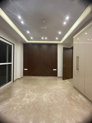 Room in 1.5 BHK Builder Floor at Sector 4 – for Rent