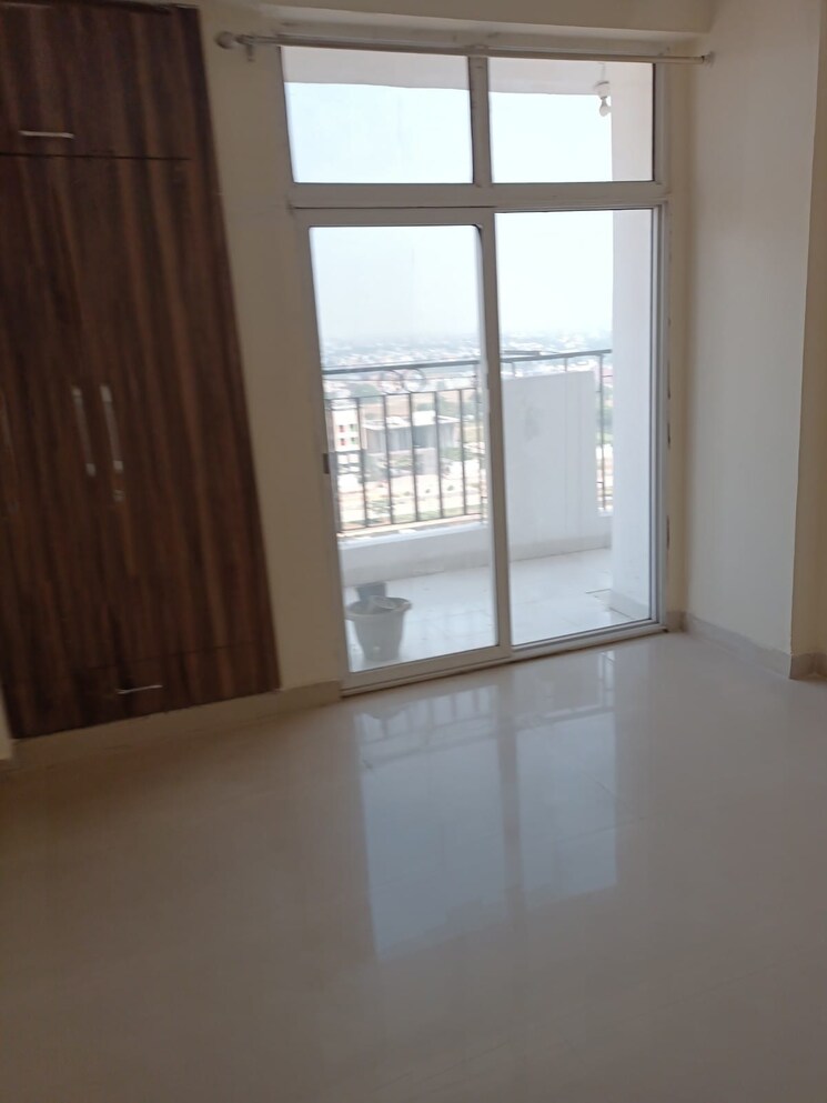 Room, emenox-la-solara 3 Bedroom 1365 Sq.Ft. Apartment In Sector 16 Greater Noida Greater Noida 8624239