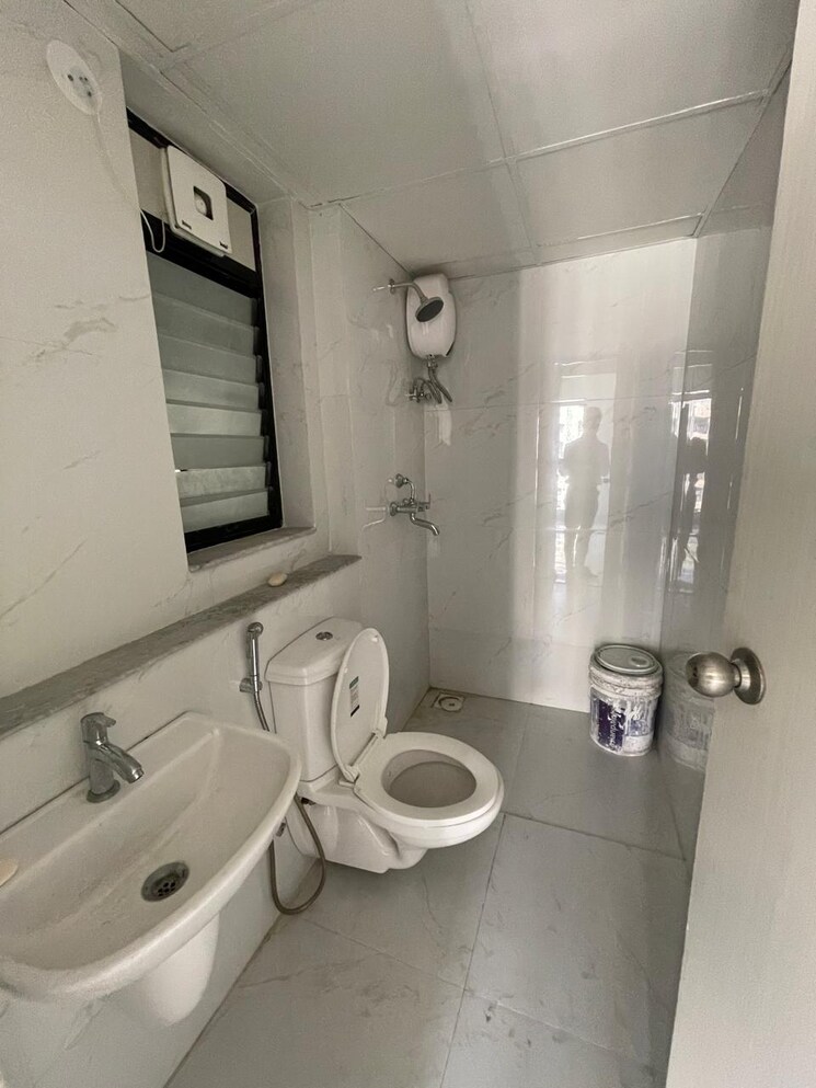 Bathroom, runwal-gardens-phase-2 2 Bedroom 625 Sq.Ft. Apartment In Dombivli East Thane 8624256