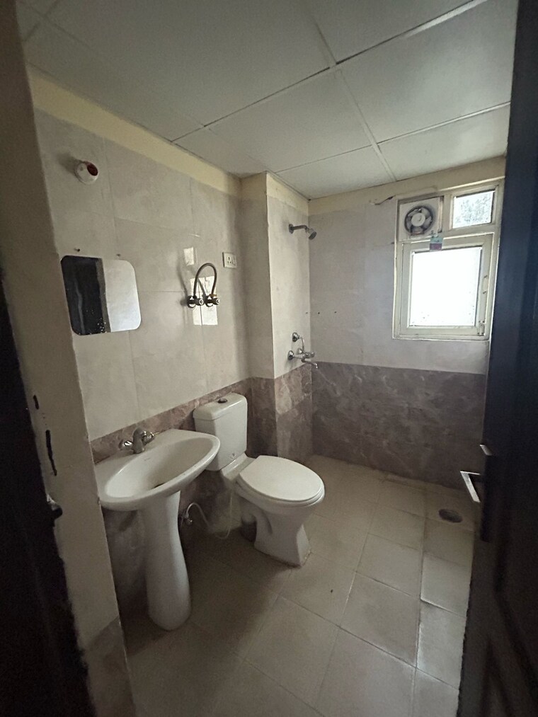 Bathroom, futec-gateway 2.5 Bedroom 1265 Sq.Ft. Apartment In Sector 75 Noida 8624249