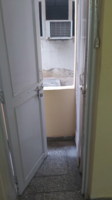 Bathroom in 2.5 BHK Builder Floor at Mayur Vihar – for Rent
