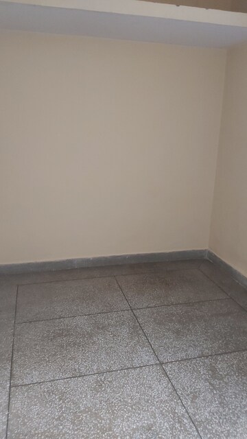 Furnished Amenities in 2.5 BHK Builder Floor at Mayur Vihar – for Rent