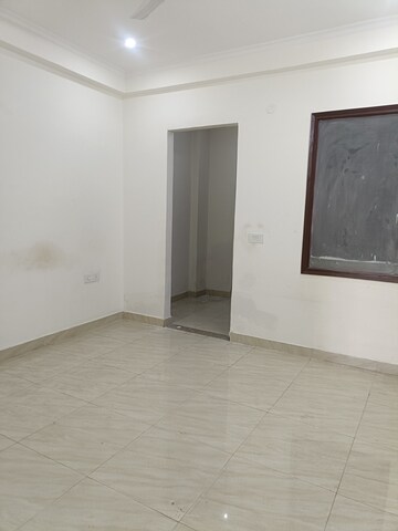 Room in 2 BHK Apartment at Ansal API Esencia, Sector 67 – for Rent