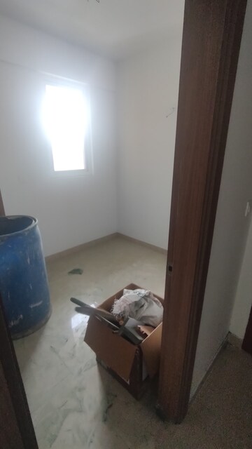 Room in 3 BHK Apartment at Eldeco Live By The Greens, Sector 150 – for Rent