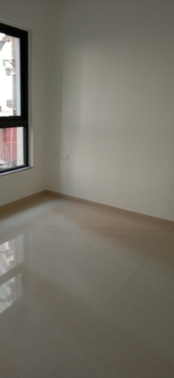Room in 1.5 BHK Apartment at Lodha Amara, Kolshet Road – for Sale