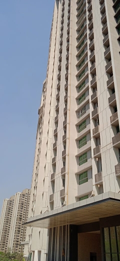 1.5 BHK + Extra Room Apartment For Sale in Lodha Amara