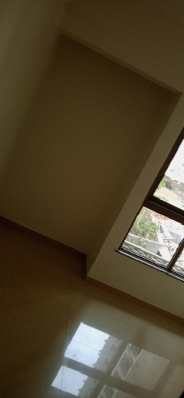 Room in 1.5 BHK Apartment at Lodha Amara, Kolshet Road – for Sale