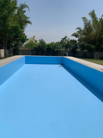 Swimming Pool in 1.5 BHK Apartment at Lodha Amara, Kolshet Road – for Sale