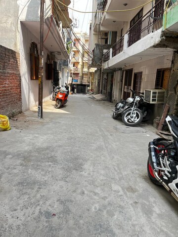 Parking in 1 BHK Builder Floor at Saket – for Rent