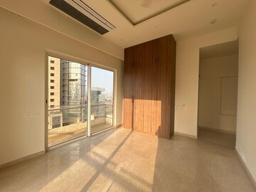 Room in 3 BHK Apartment at Indiabulls Sky Forest, Lower Parel – for Rent
