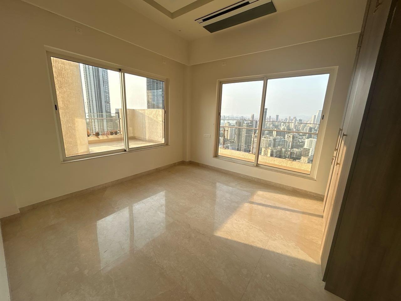 3 BHK + Pooja Room,Servant Room Apartment For Rent in Indiabulls Sky Forest