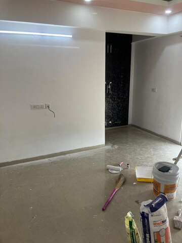 Room in 3 BHK Apartment at Nirala Estate, Tech Zone 4 Greater Noida – for Rent