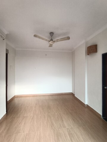 Room in 2 BHK Apartment at Seawoods – for Rent