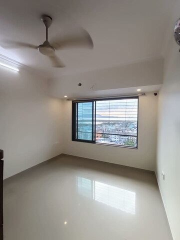 Room in 2 BHK Apartment at Seawoods – for Rent