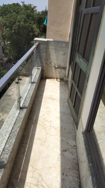 Balcony in 1 BHK Builder Floor at Sector 40 – for Rent