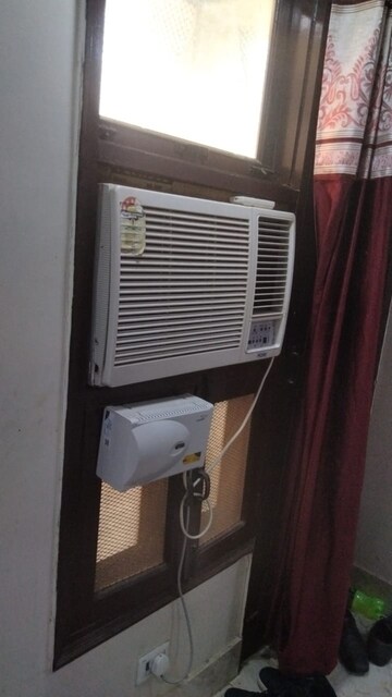 Bathroom in 1 BHK Builder Floor at Sector 40 – for Rent