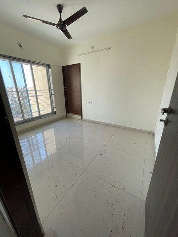 Room in 4 BHK Apartment at Varad Heights, Tilak Nagar – for Sale