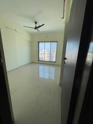 Room in 4 BHK Apartment at Varad Heights, Tilak Nagar – for Sale