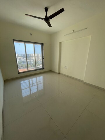 Room in 4 BHK Apartment at Varad Heights, Tilak Nagar – for Sale
