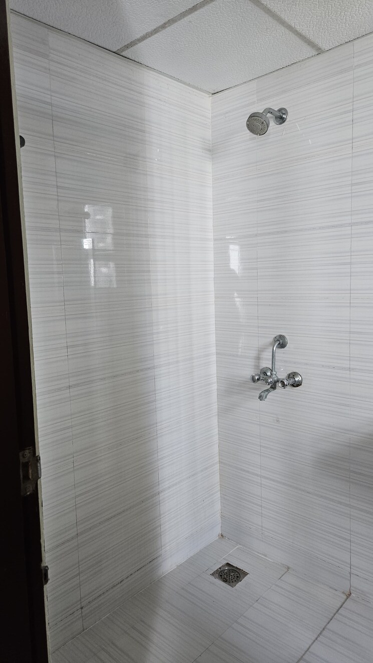 Bathroom, rishita-manhattan 3 Bedroom 1554 Sq.Ft. Apartment In Gomti Nagar Lucknow 8624461