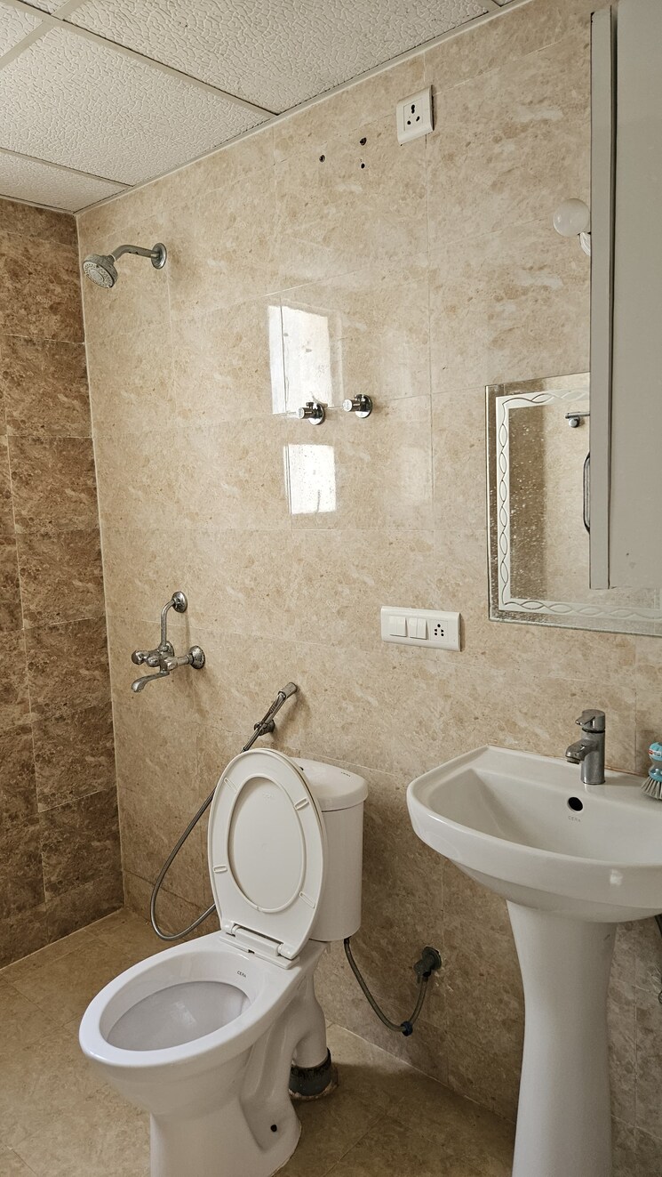 Bathroom, rishita-manhattan 3 Bedroom 1554 Sq.Ft. Apartment In Gomti Nagar Lucknow 8624461
