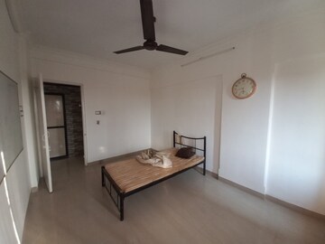 Room in 2 BHK Apartment at Seawoods – for Rent