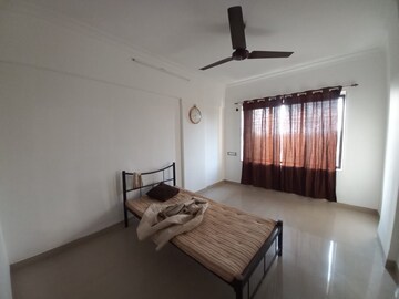 Room in 2 BHK Apartment at Seawoods – for Rent