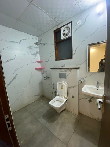 Master Bedroom in 2 BHK Independent House at Ansal Plaza Sector-23, Sector 23 – for Rent
