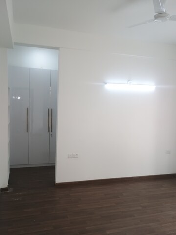 Room in 3 BHK Builder Floor at BPTP Amstoria, Sector 102 – for Rent