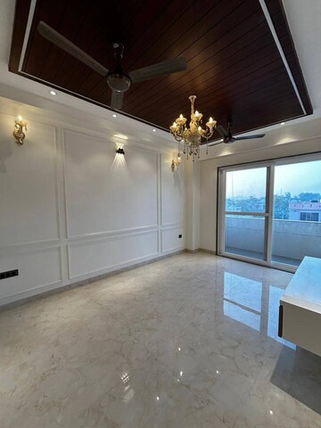 Room in 2 BHK Builder Floor at Sector 4 – for Rent