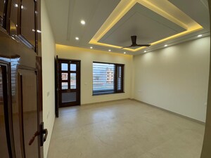Room in 4 BHK Builder Floor at Parklands, Sector 85 – for Sale