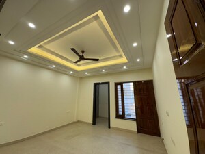 Room in 4 BHK Builder Floor at Parklands, Sector 85 – for Sale