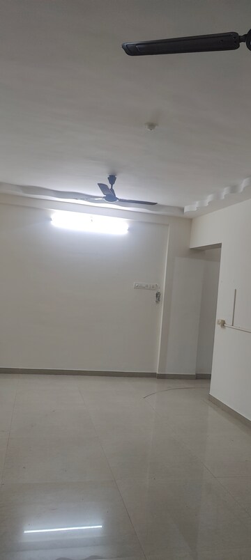 Room in 2 BHK Apartment at Atul Blue Monarch, Andheri East – for Rent