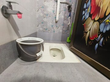 Bathroom in 1 BHK Apartment at Seawoods – for Rent