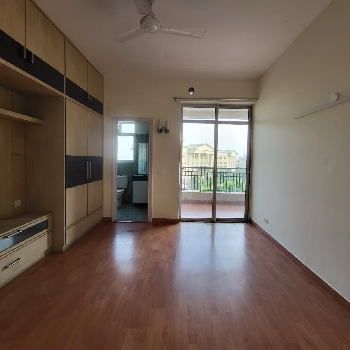 3 BHK + Servant Room 2550 Sq.Ft. Apartment in Central Park II-Bellevue