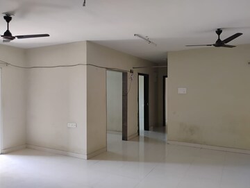 Room in 2 BHK Apartment at Mihan – for Rent
