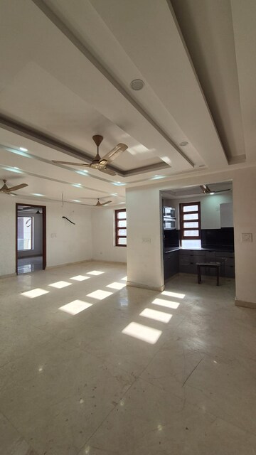 Parking in 3 BHK Builder Floor at Sector 21c – for Rent