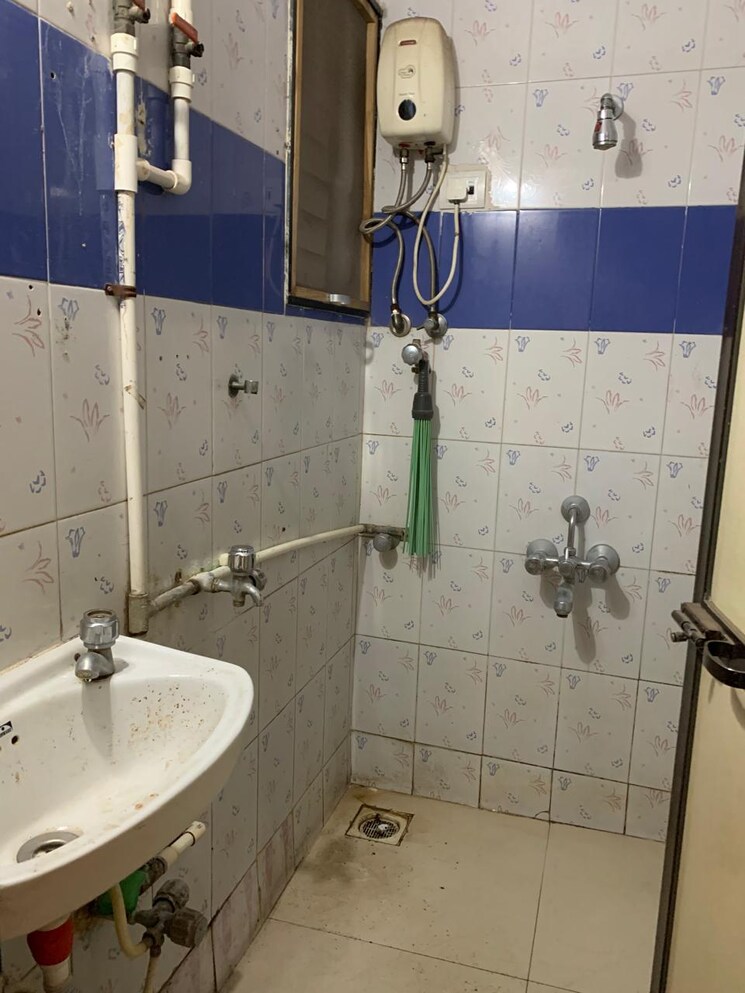 Bathroom, chand-ganga 1 Bedroom 430 Sq.Ft. Apartment In Borivali West Mumbai 8624798