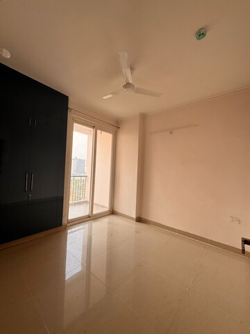 Room in 3 BHK Apartment at Amrapali Riverview, Amrapali Leisure Valley – for Rent