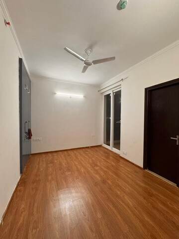 Room in 3 BHK Apartment at Amrapali Riverview, Amrapali Leisure Valley – for Rent