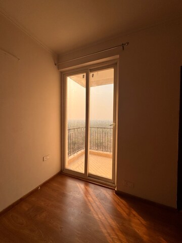 Room in 3 BHK Apartment at Amrapali Riverview, Amrapali Leisure Valley – for Rent