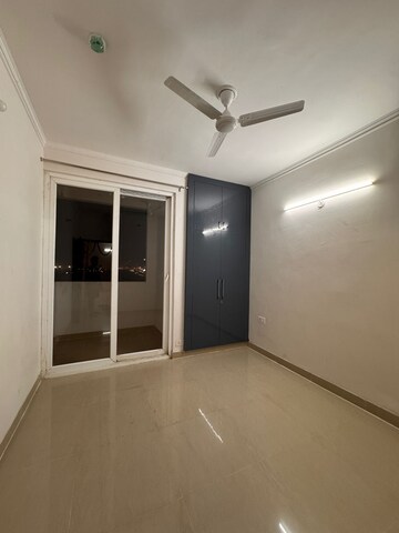 Room in 3 BHK Apartment at Amrapali Riverview, Amrapali Leisure Valley – for Rent