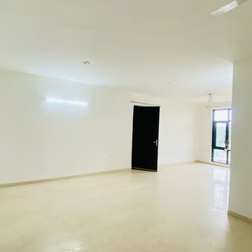 Room in 4 BHK Builder Floor at Omaxe New Chandigarh, Mullanpur – for Rent