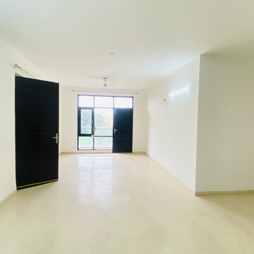 Room in 4 BHK Builder Floor at Omaxe New Chandigarh, Mullanpur – for Rent
