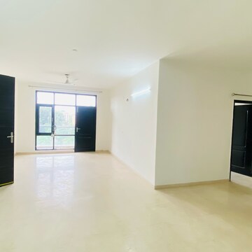 Room in 4 BHK Builder Floor at Omaxe New Chandigarh, Mullanpur – for Rent