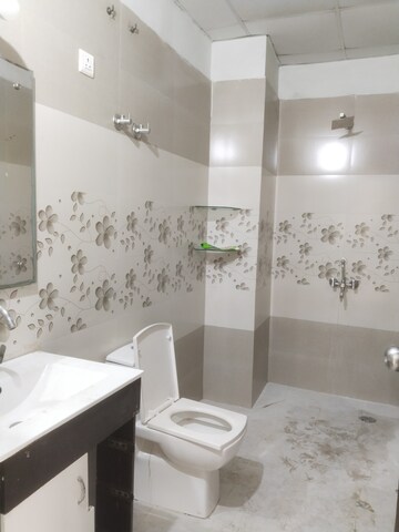 Attached Bathroom in 2 BHK Independent House at Ansal Plaza Sector-23, Sector 23 – for Rent