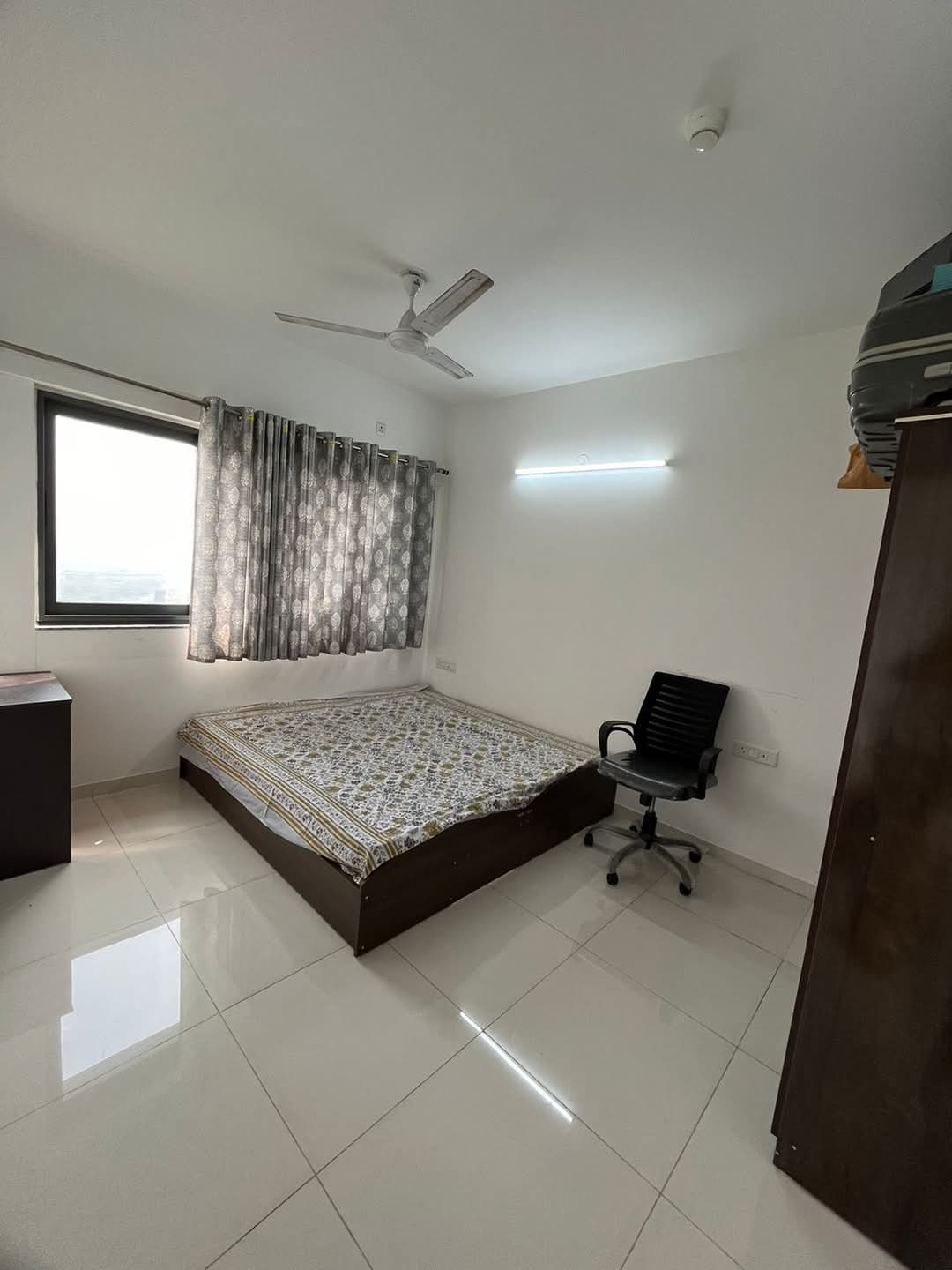 2 BHK Apartment For Rent in Amanora Gold Towers