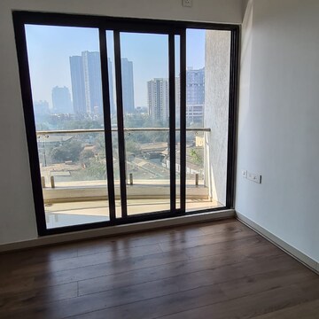 Room in 2 BHK Apartment at Sunteck City Avenue 1, Goregaon West – for Rent