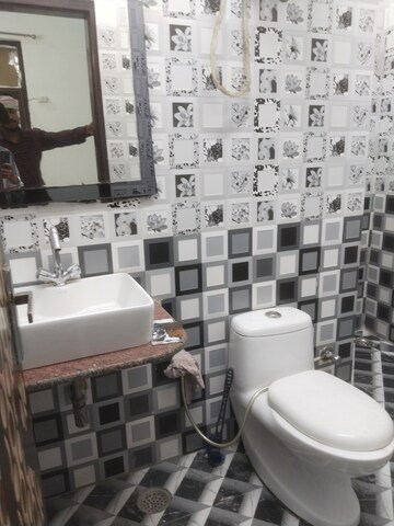 Attached Bathroom in 2 BHK Independent House at Ansal Plaza Sector-23, Sector 23 – for Rent