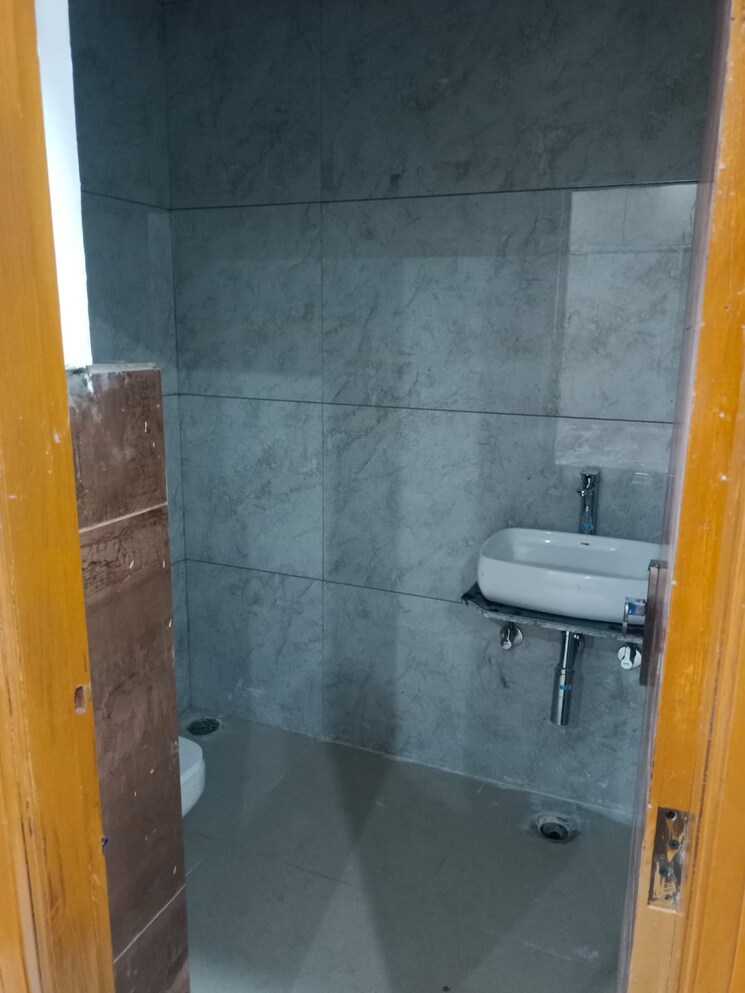 Bathroom, skynet-towers 3 Bedroom 1650 Sq.Ft. Builder Floor In Patiala Road Zirakpur 8625250